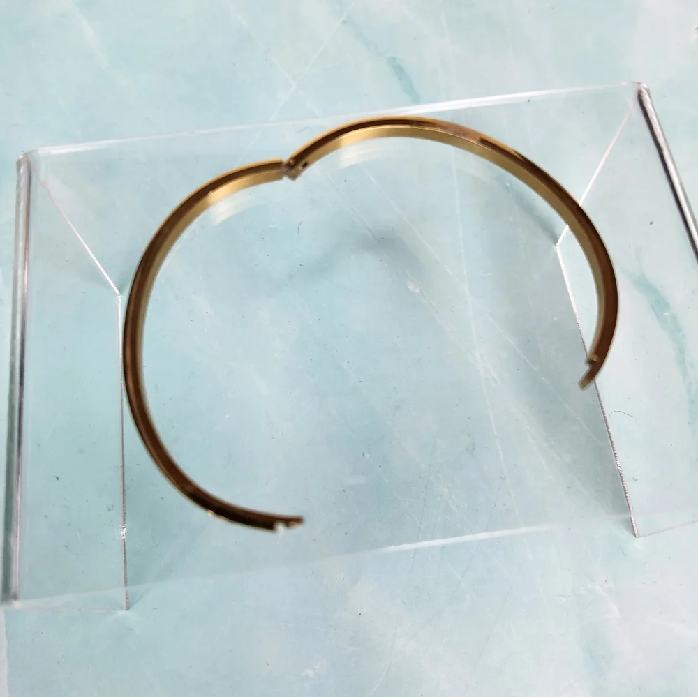 Woman 18k Gold Plated Stainless Steel Roman Numeral Bracelet Bangle Cuff - Picture 9 of 9
